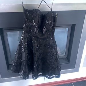 Windsor black embroidery dress Jr sz 2-4 sm lining Homecoming or formal attire